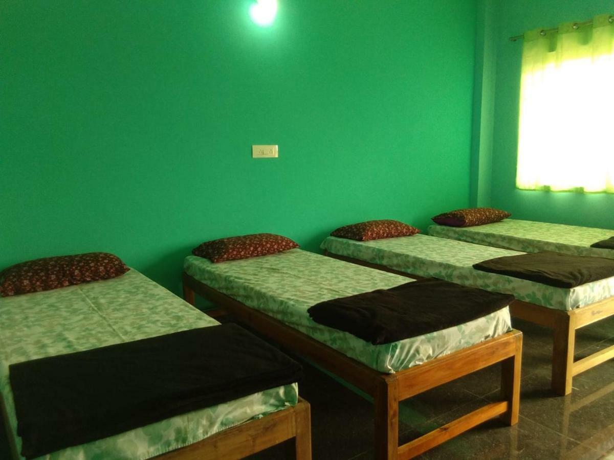 M G Cottage & Dormitory Gokarna  Extérieur photo